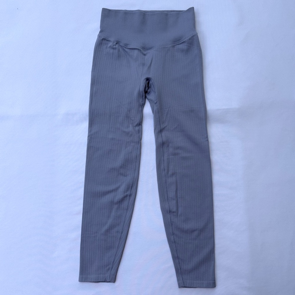 PINK Victoria’s Secret Lavender Active Leggings Size Extra Small